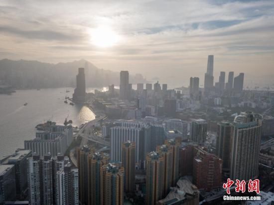 香港天文台发出雷暴警告 今日最高气温约