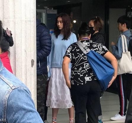 关晓彤无P图真实颜值曝光,衣服被吐槽好土,国