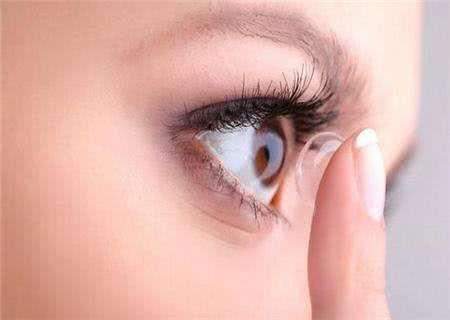 几个小技巧教你如何放大眼睛,每天只需3分钟,