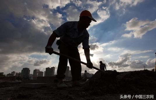 外出打工还是在家务农 节后农民工陷入选择难的僵局？