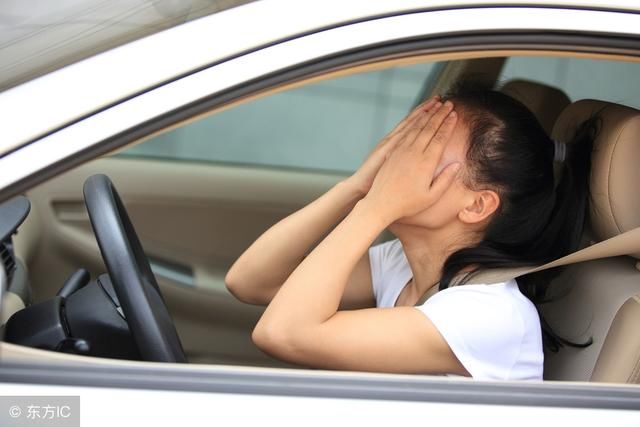 五一自驾游，女司机车上的“狠货”，让男人拜服，每一款都很强悍