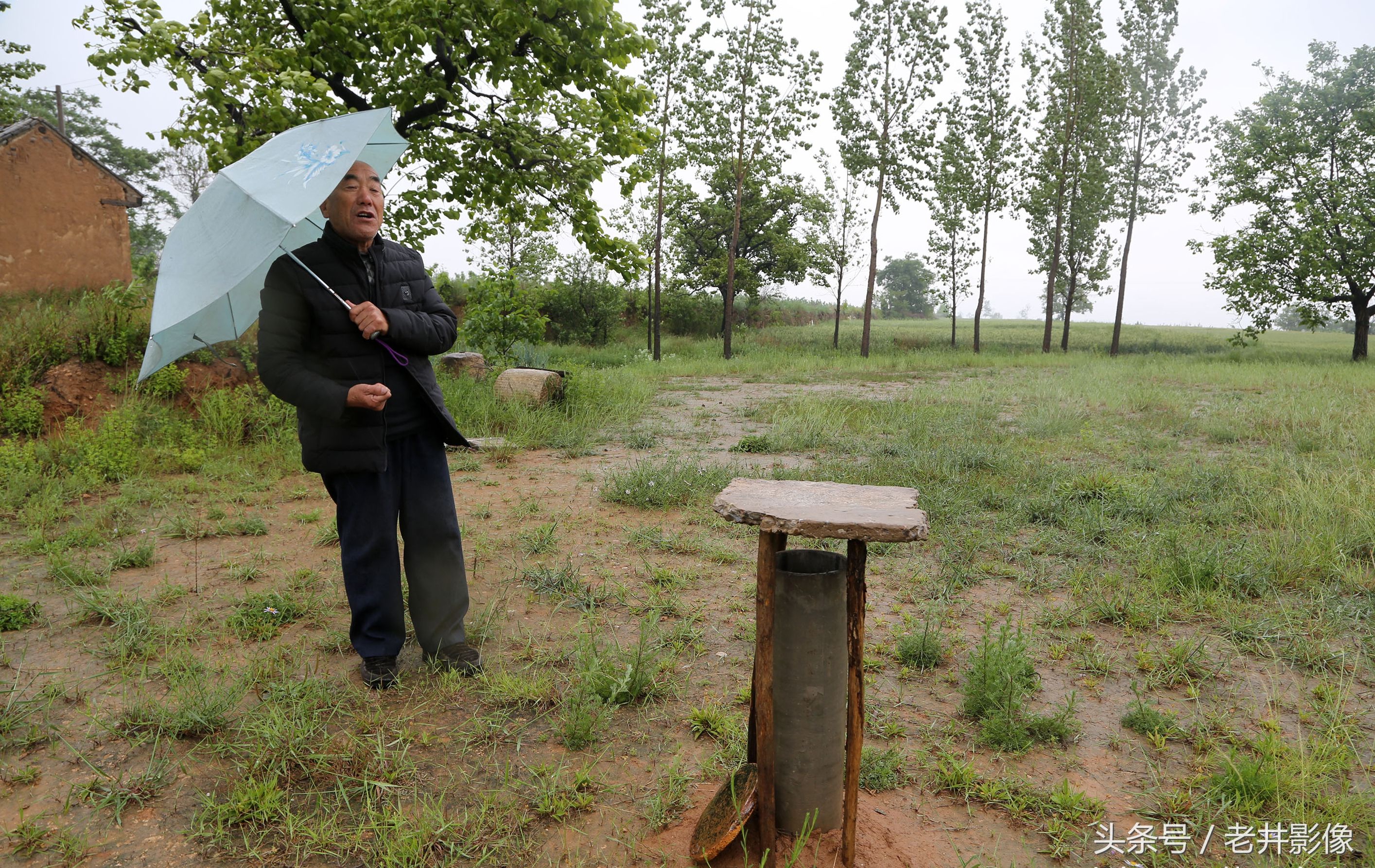 山西农村76岁老人冒雨带你探秘4000年地坑院，如何排水通风排烟