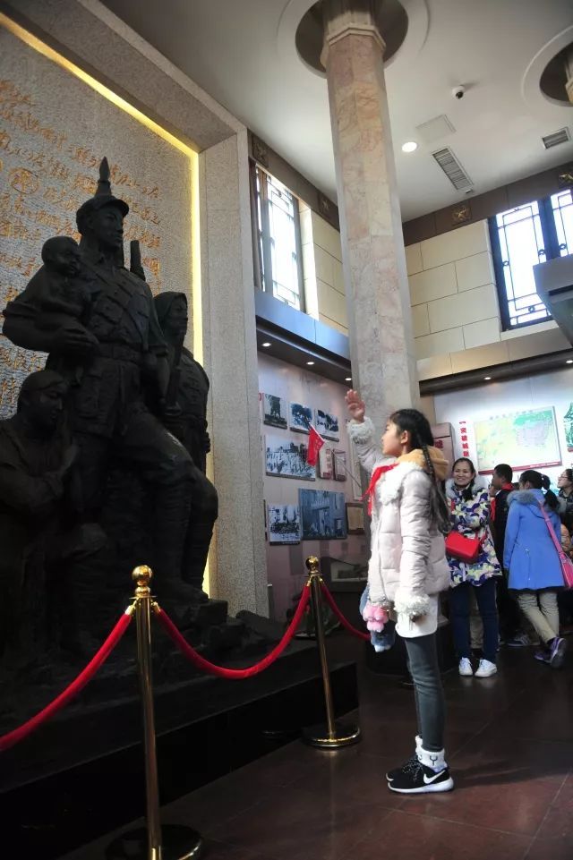 【旅游资讯】寻泉讲“红” 旅游讲解员志愿者让小学生“重识”济