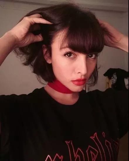 短发版的娜塔丽波特曼,因一张照片而爆红,美得