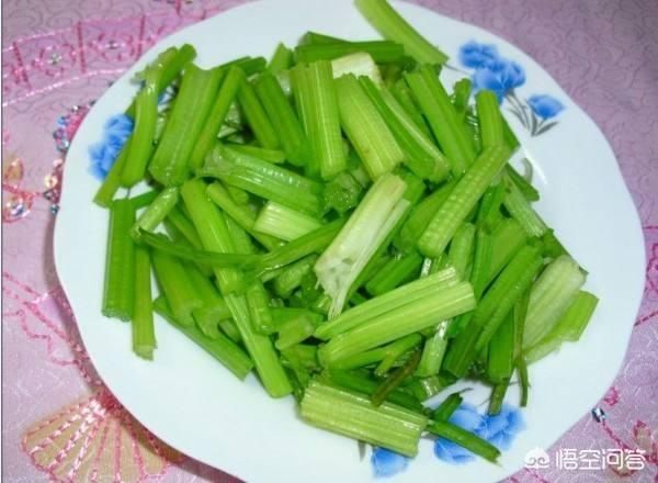 一根芹菜咋炒好吃 t01e81c91b63d2a85d6.jpg