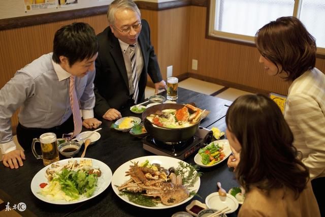 婆婆过生日，我带她去商场买衣服，回去后我让老公民政局门口见！