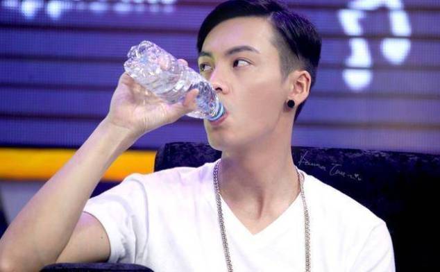 元气少女陈乐一,一首青鸟惊艳全场,陈伟霆坐不