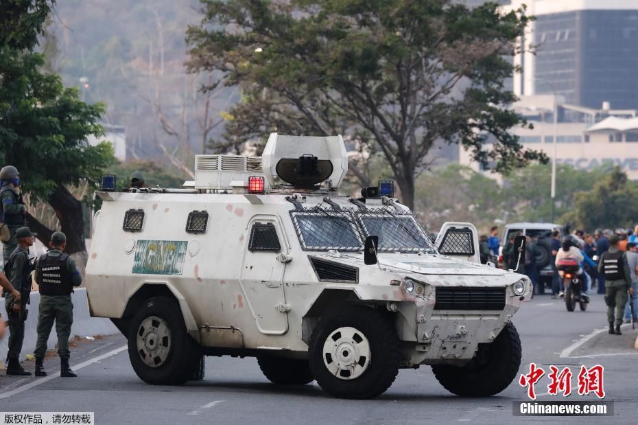委内瑞拉政府称小股军人在首都发动政变