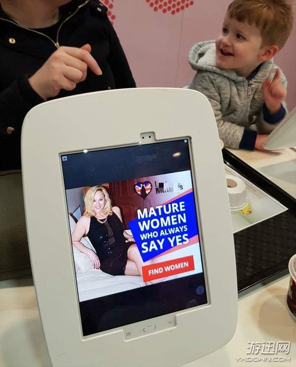 游戏机内成人广告吓懵3岁孩子:爸爸,这女人在