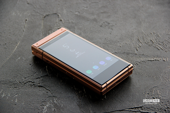 心系天下三星W2019评测:奢华外表 不俗的配置