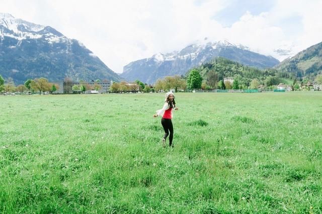 小镇以瀑布闻名：每年300万游客前来，当地人懒得开店赚钱