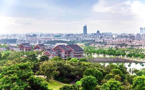 越南首都河内,和广西首府南宁相比,哪个城市更
