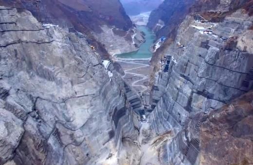 中国在建的三峡兄弟水电站，投资超1000亿，号称在豆腐块儿里施工