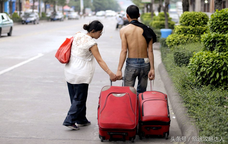 镜头下:工厂打工的情侣,在外务工的甜蜜时刻