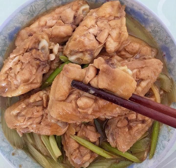 这菜女人要多吃,补充胶原蛋白最厉害,养颜嫩肤,45岁吃出少女脸