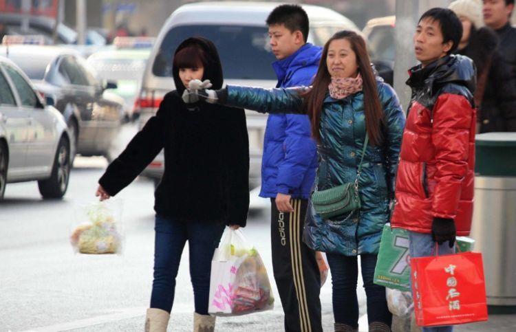 农村生活提高人情味变淡变势利了，你老家还有以前的淳朴民风么