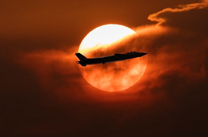 中国歼20与歼16组成空中编队,杨伟总师点评:战