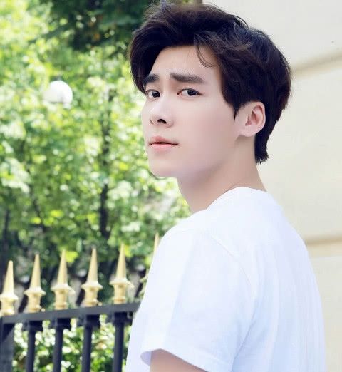 李易峰被问:第一个网名叫什么?随口说出三字,