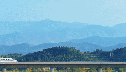 端午假期深圳火车站将加开5趟临时长途列车!