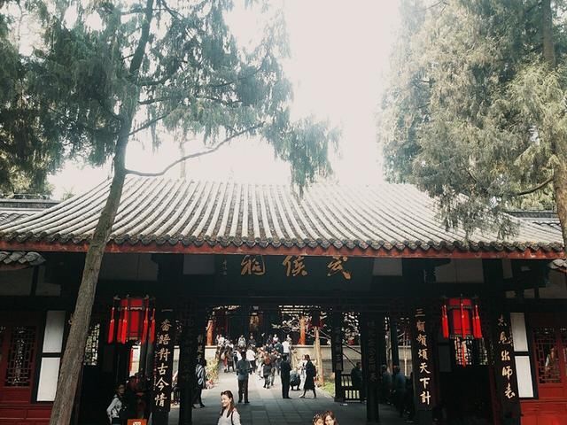 比西安美食还要多？这座盛产美女和火锅的美食之都让人着迷！