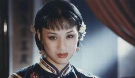 她是古典第一美人今患上癌症，今却秃着光头，憔悴不堪