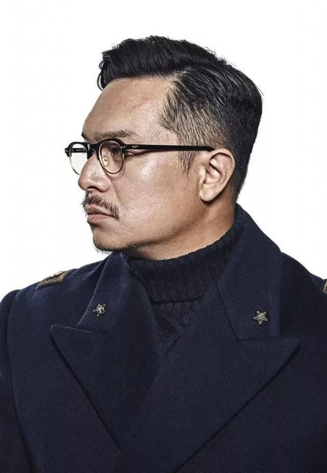 没近视的人戴的眼镜