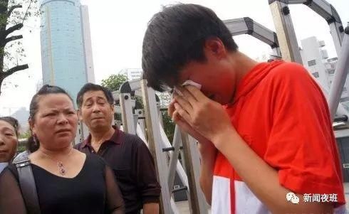 为高考学子让路!南宁交警联合《新闻夜班》发