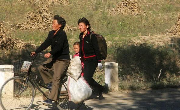 朝鲜百姓走亲戚有这样一个习惯，在中国人看来很没面子