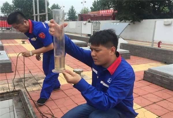 为什么加油站工资不到三千,很多人却抢着干?到底有啥“内幕”?