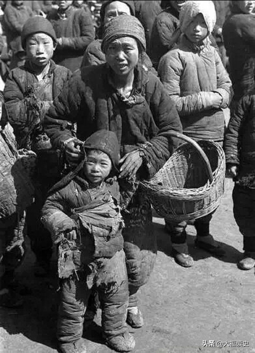 老照片:1942-1943，让人感触颇深的20张河南大饥荒老照片