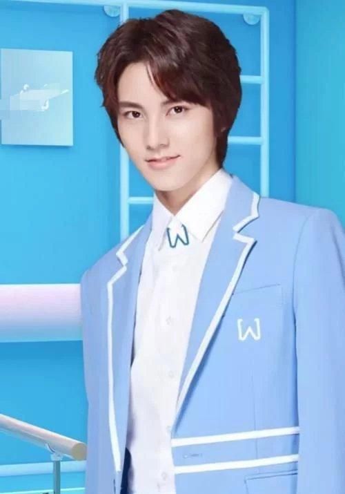 《少年》新排名,主题曲c位左林杰跌到第七,李希侃第一