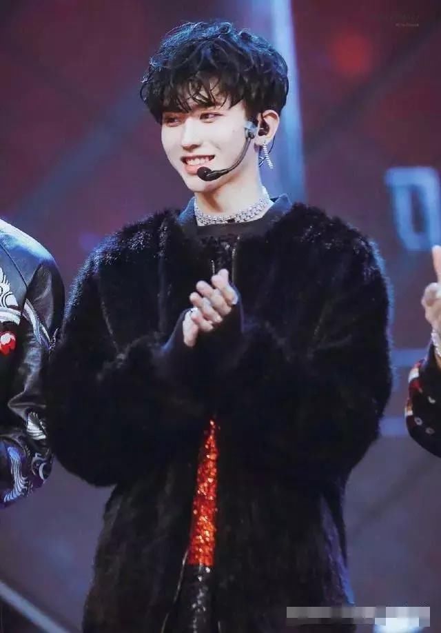 蔡徐坤到底有多受欢迎?杨颖关注他,而他只关注