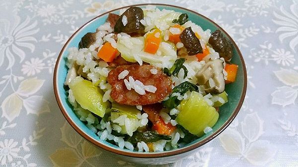 香菇腊肠胡萝卜菜饭