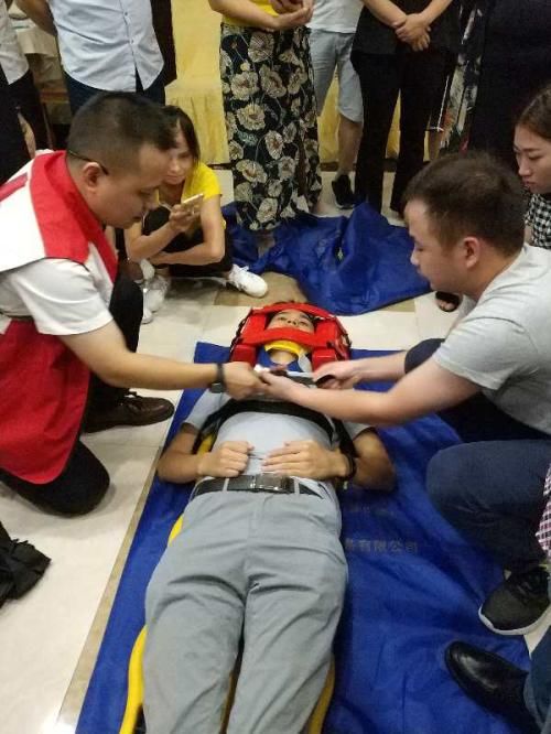 咸宁市红十字会举办2018年红十字应急救护师