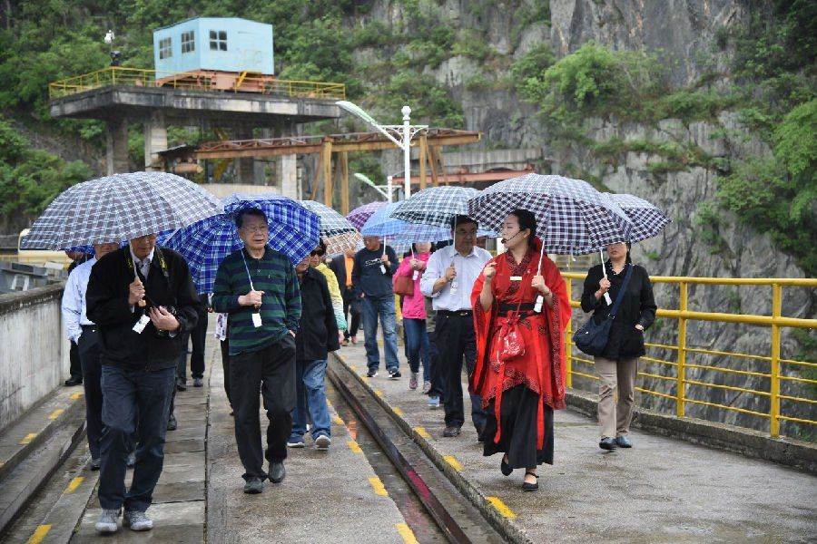 国家水利部老干部来汉中石门栈道风景区参观考察