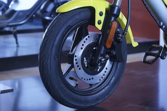 秋风送爽小牛电动送新车 新品UM上市