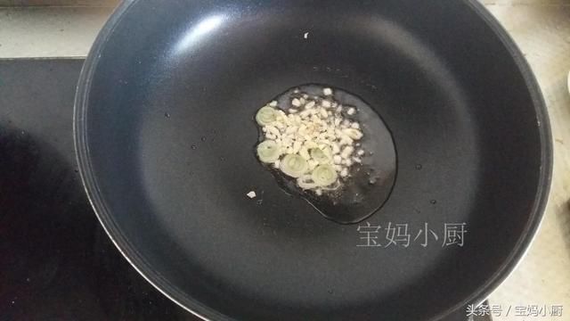 这菜抓一把炒一盘，鲜美到舔盘，降三高还减肥，春天吃尤其好