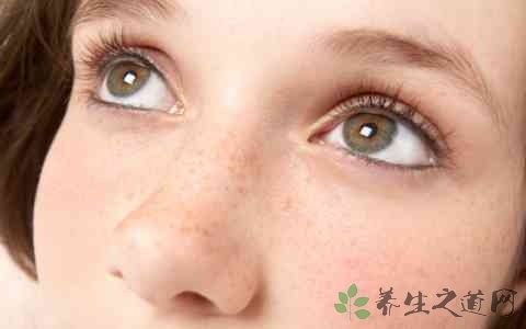 手上长老年斑是怎么回事_【快资讯】