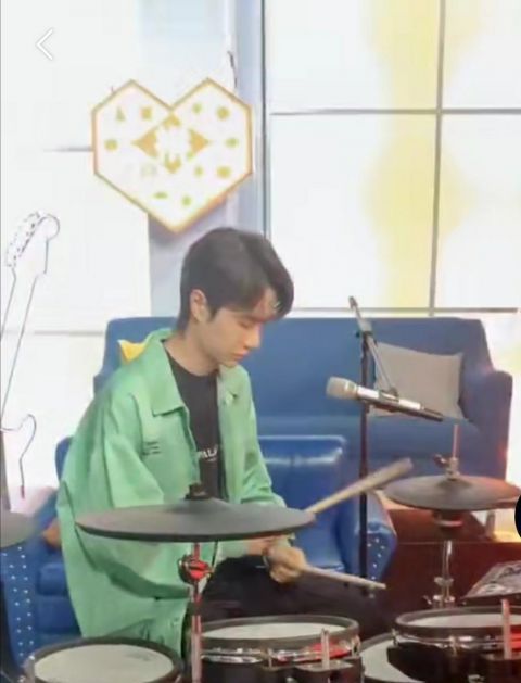 王一博天天向上多少钱