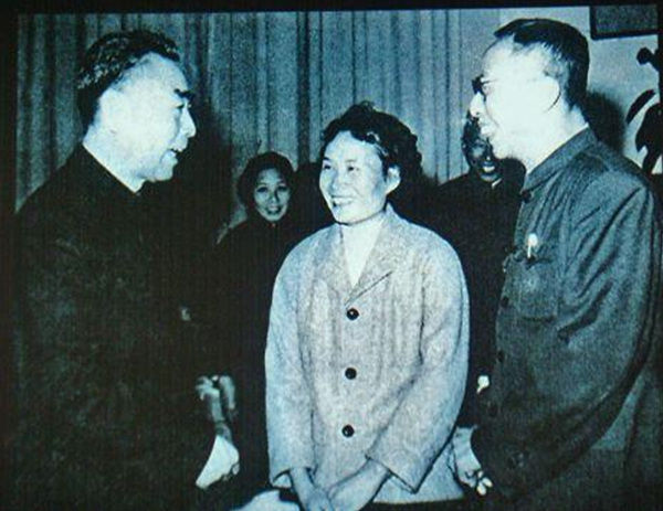 毛泽东请溥仪吃年夜饭 开国主席与末代皇帝