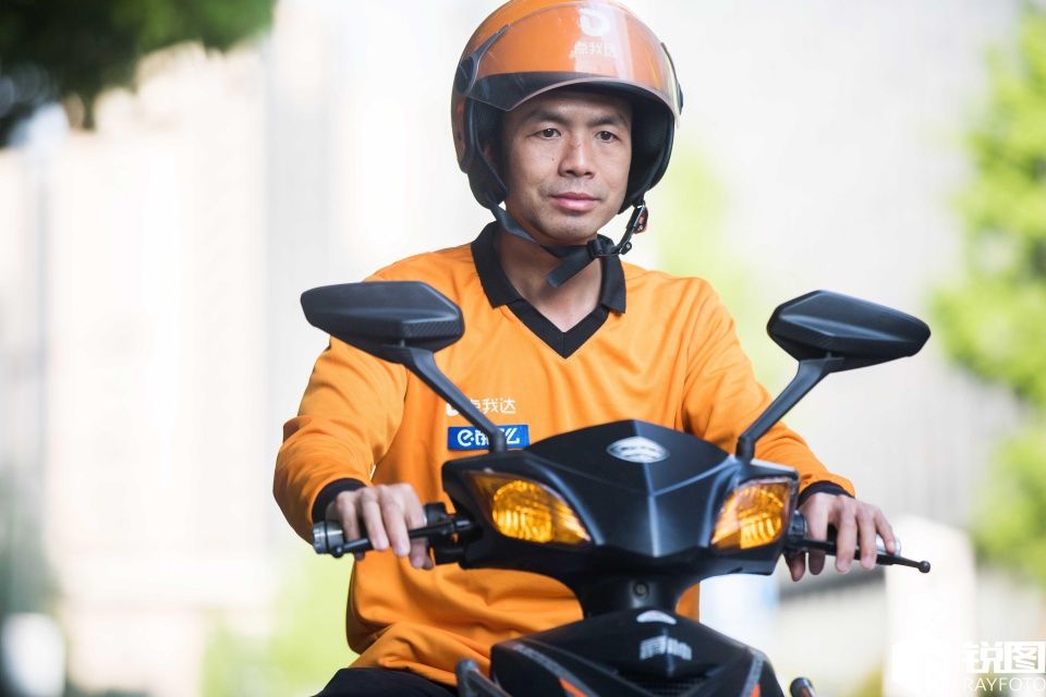 外卖小哥夺诗词大会冠军 大龄单身生活平静美好