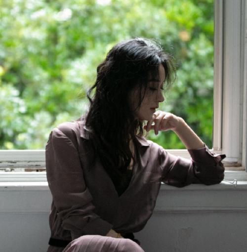 杨幂真不愧是穿衣模板，赵丽颖又偷师，同款造型身材天差地别
