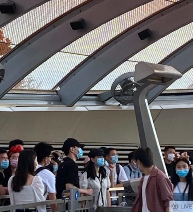 高圆圆自曝和赵又廷相处日常超温馨，都希望女儿快乐就好
