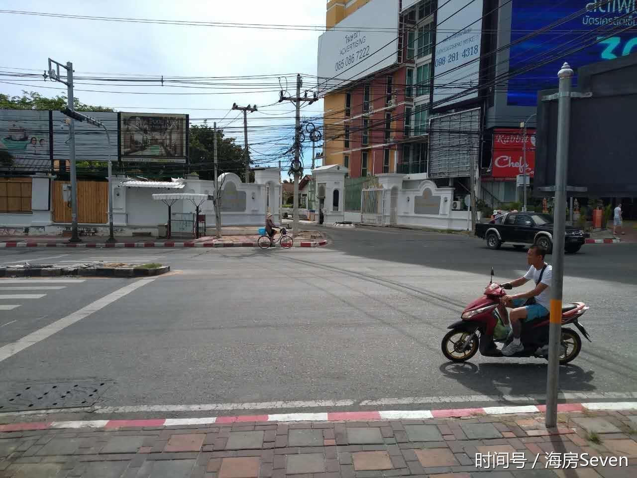 郁闷!我在泰国骑摩托车没带头盔被拦下,罚款4