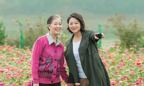 气质优雅的实力女演员，出道多年不温不火，如今56岁婚姻却成谜