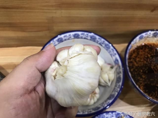 在西安品尝一顿正宗“陕菜”，葫芦鸡惊艳!大肉萝卜饺子超好吃!