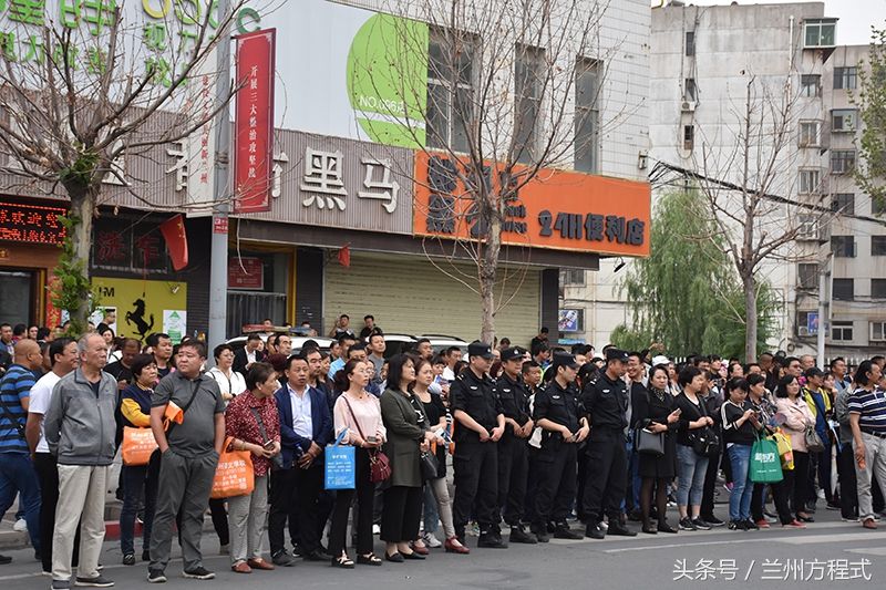 2018年高考兰州市外国语中学文科考点外被考