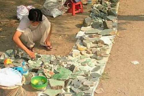 最坑人的3个旅游景点，30块破石头卖到上万块，网友：听到名字都