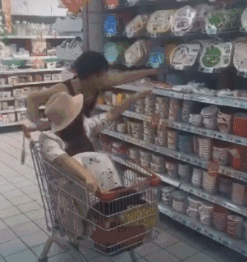搞笑gif:媳妇每晚都会煮夜宵,好感动 澳博开户