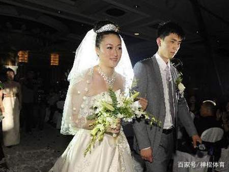 女排奥运冠军刘亚男现状:与男友相恋13年结婚